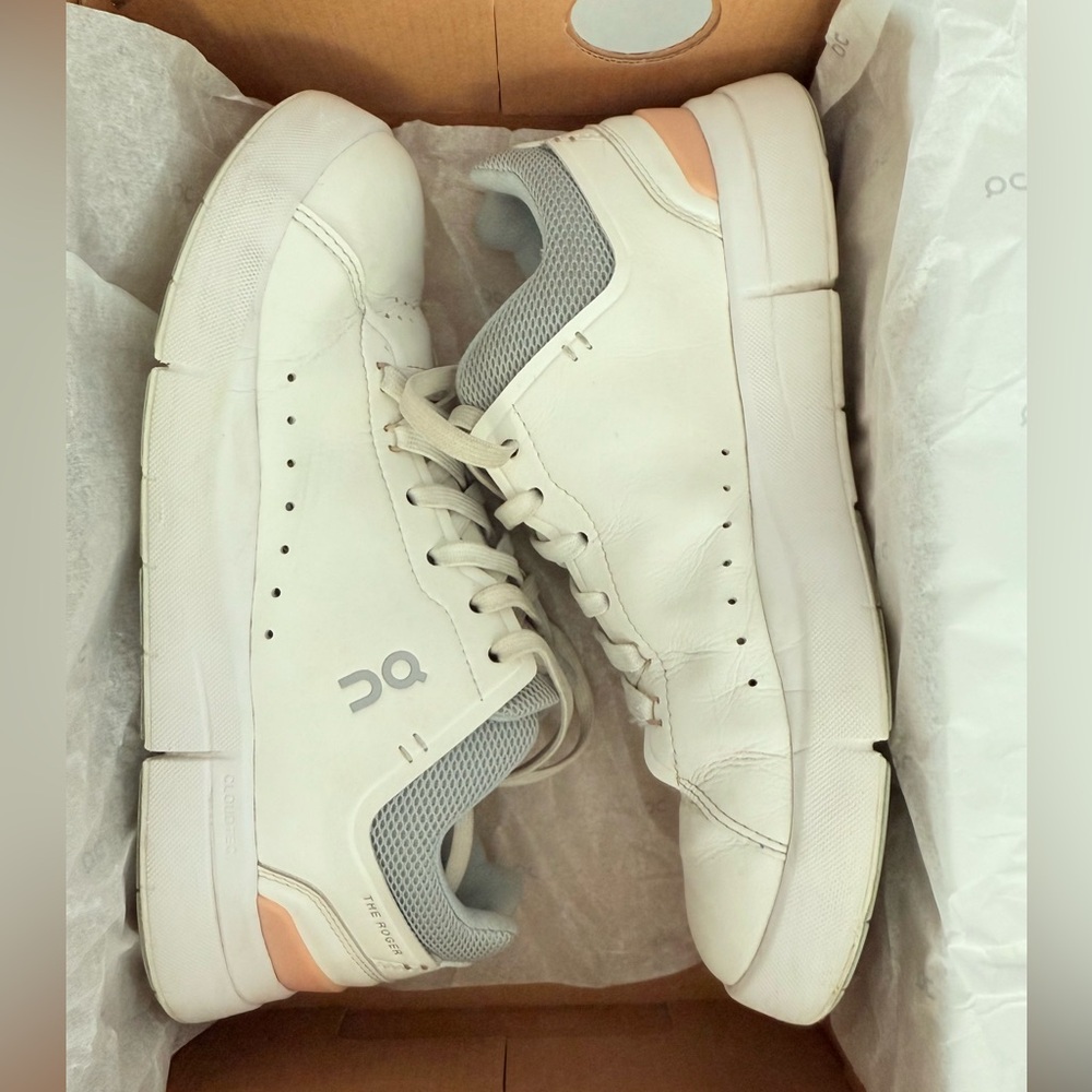 🎀On THE ROGER Advantage white rose women size 7 in good used condition🎀 - Picture 8 of 9
